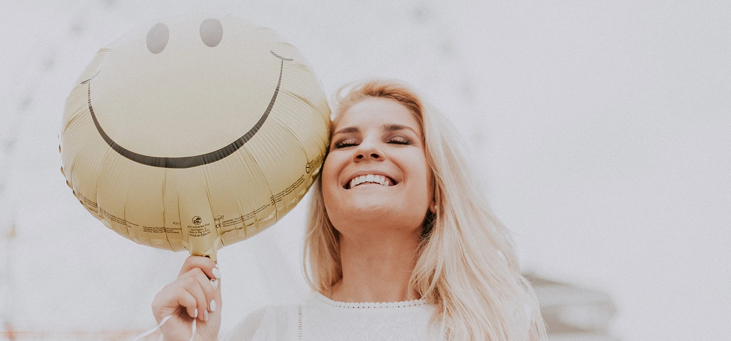 femme avec le sourire