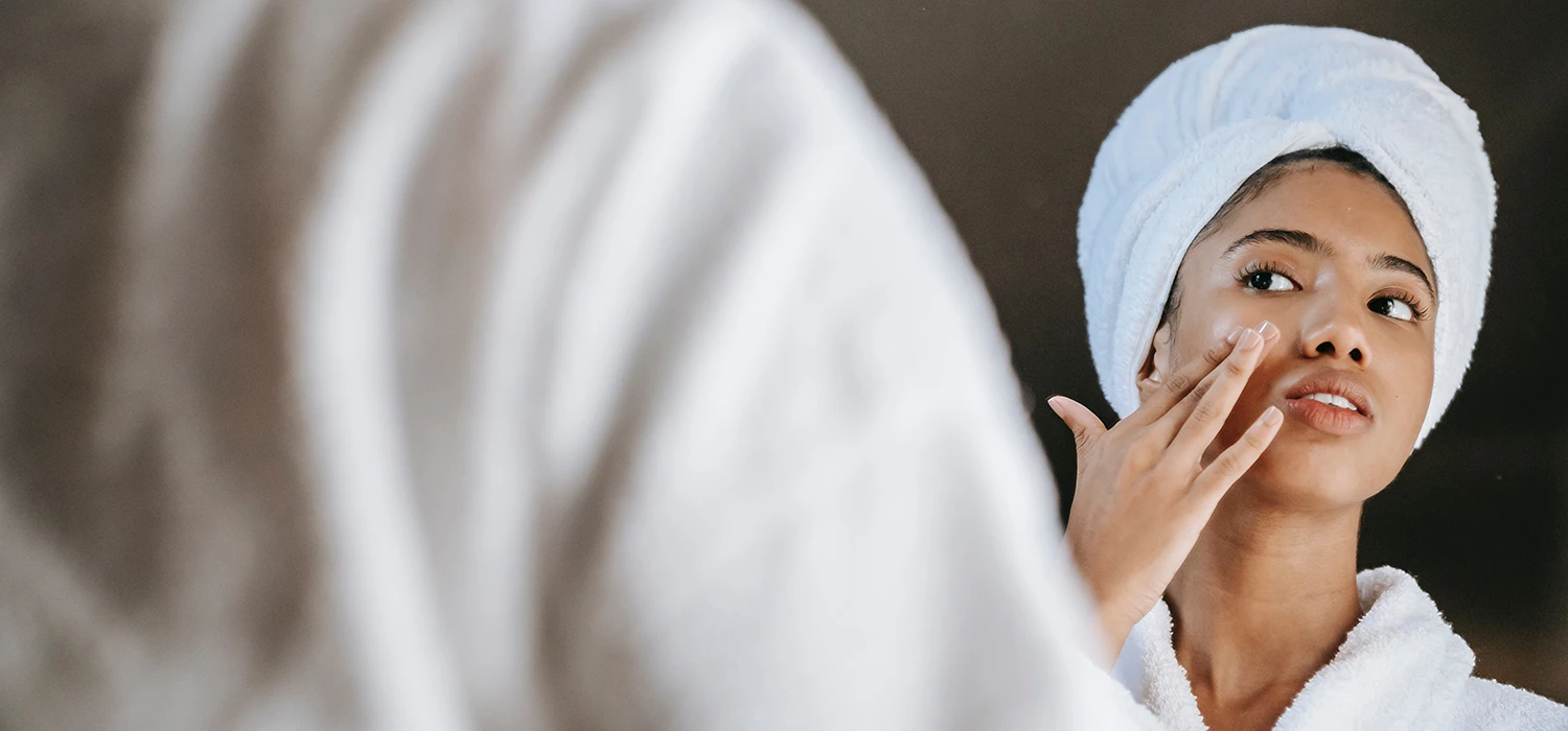 femme devant un miroir