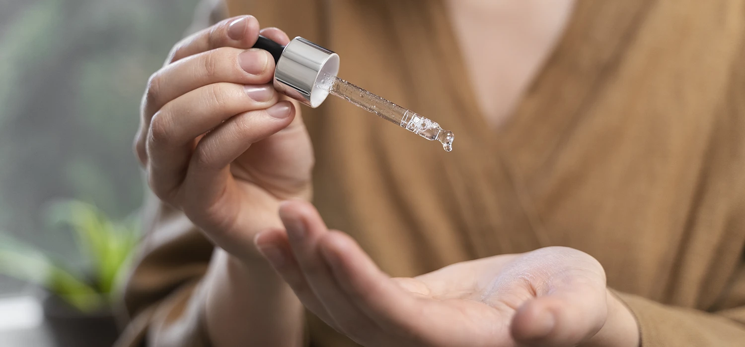 Application d'huiles de CBD en gouttes