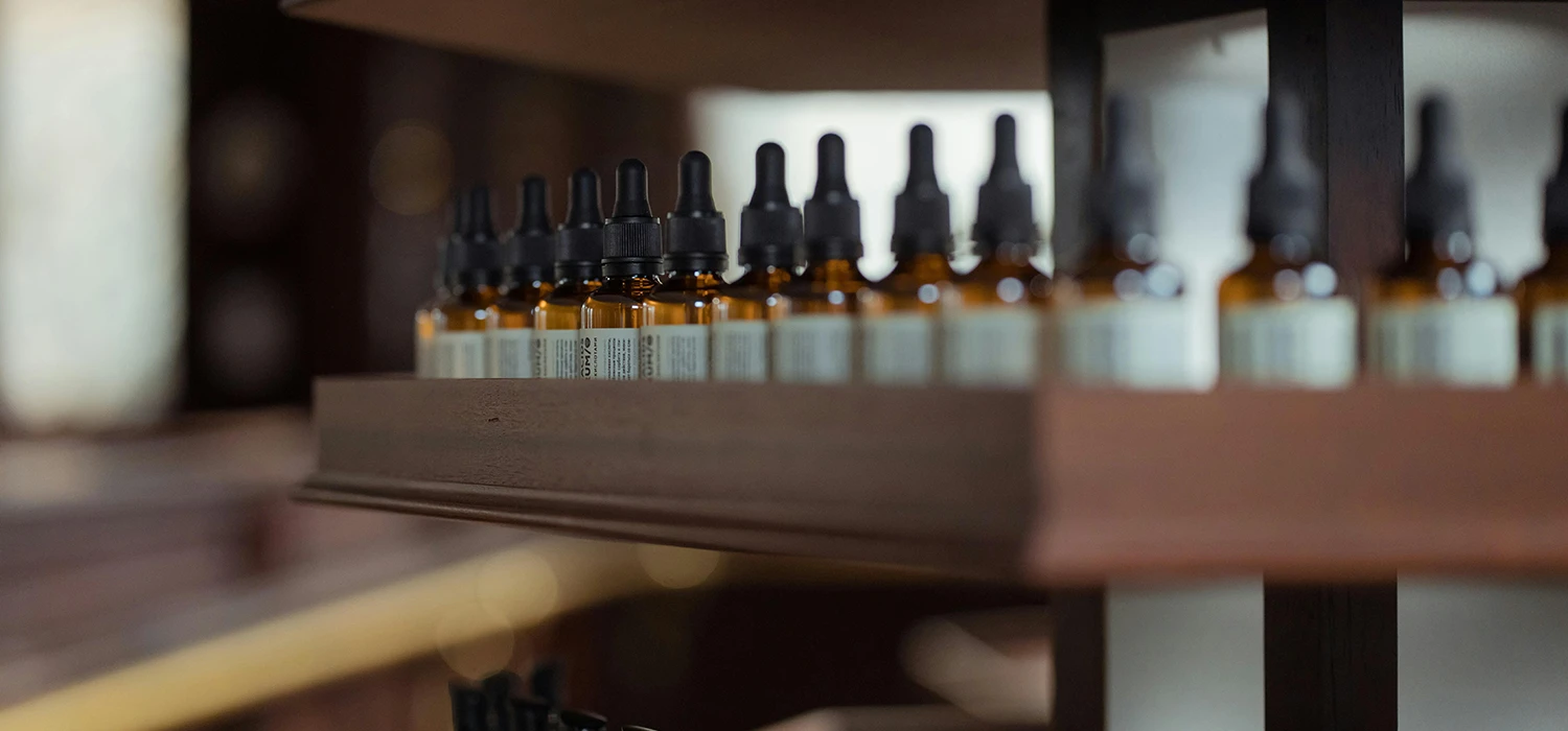 Rayonnage en bois d'huiles de CBD